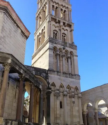 Lucy アパート スプリト