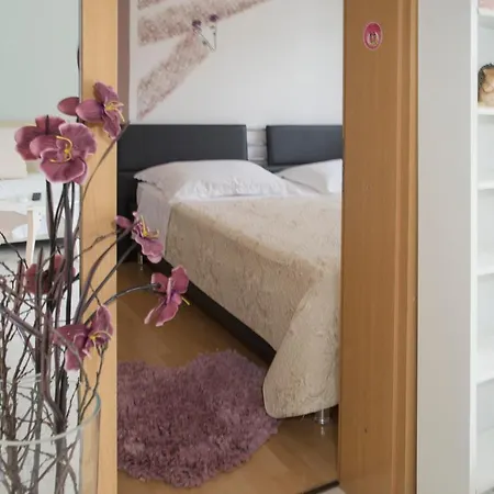 Lucy Apartment *